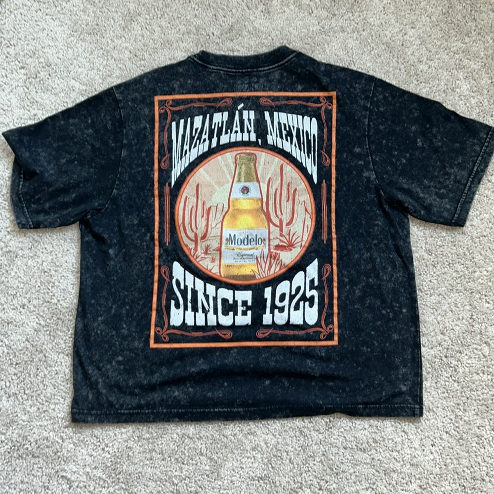 Modelo beer graphic Tee. M